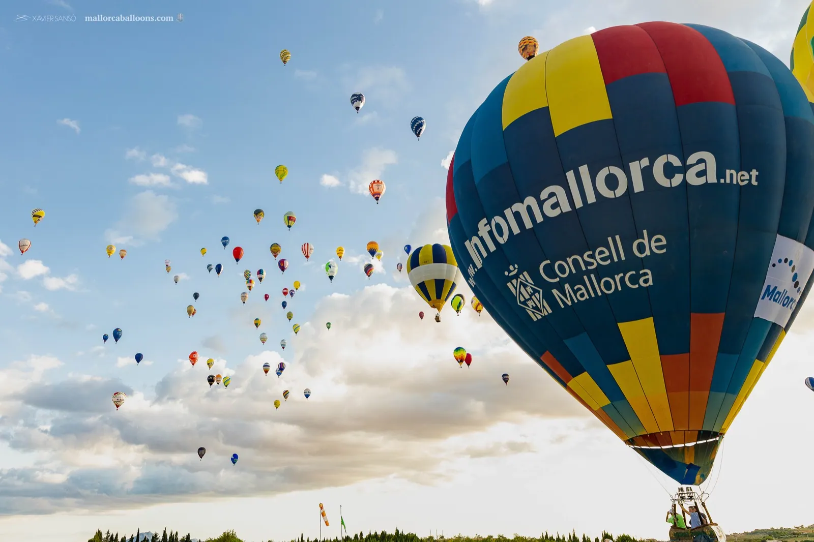 Mass balloon launch during the Mallorca European championship